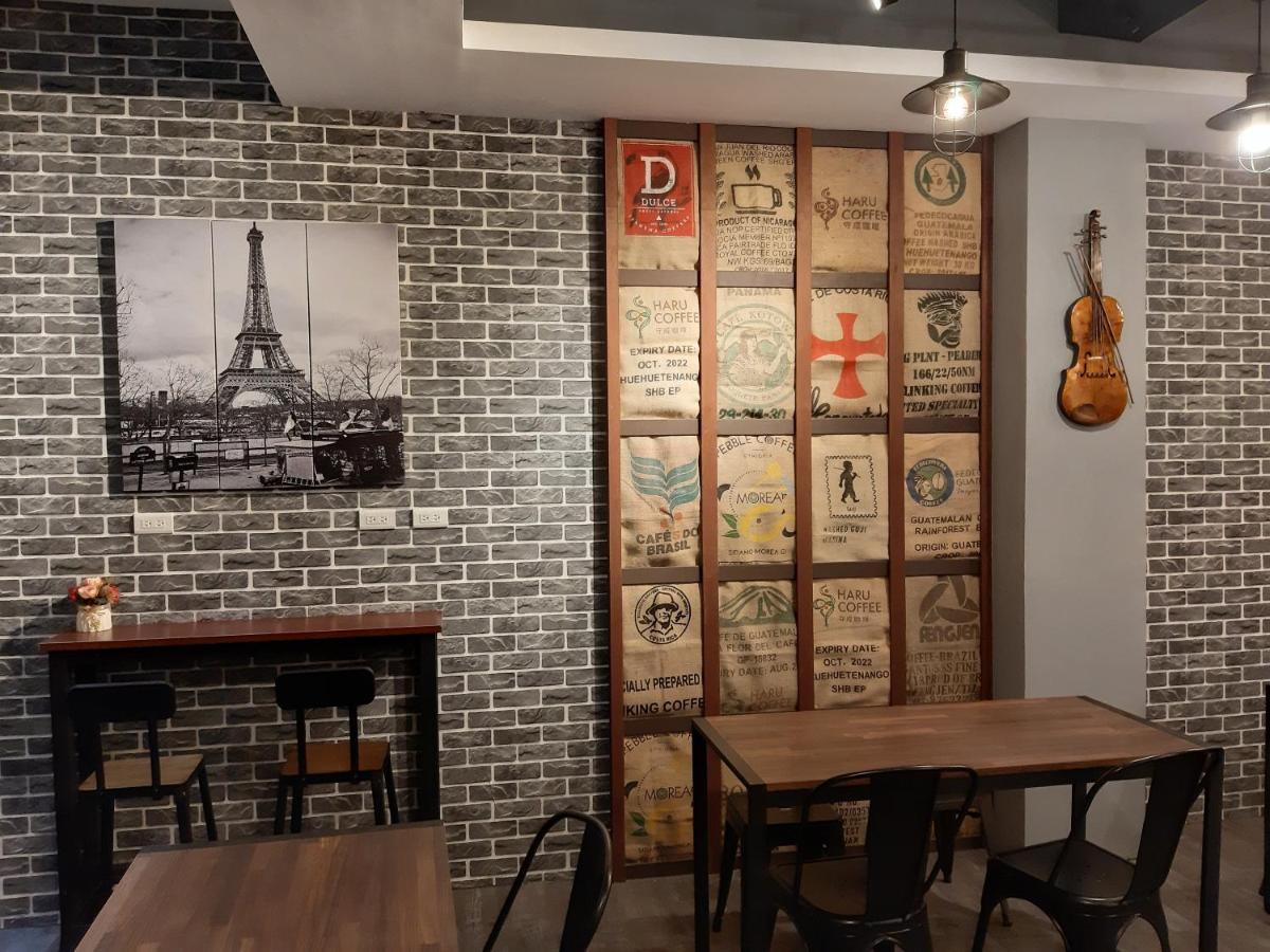 Quiet Hostel - Minquan Inn Tainan Buitenkant foto