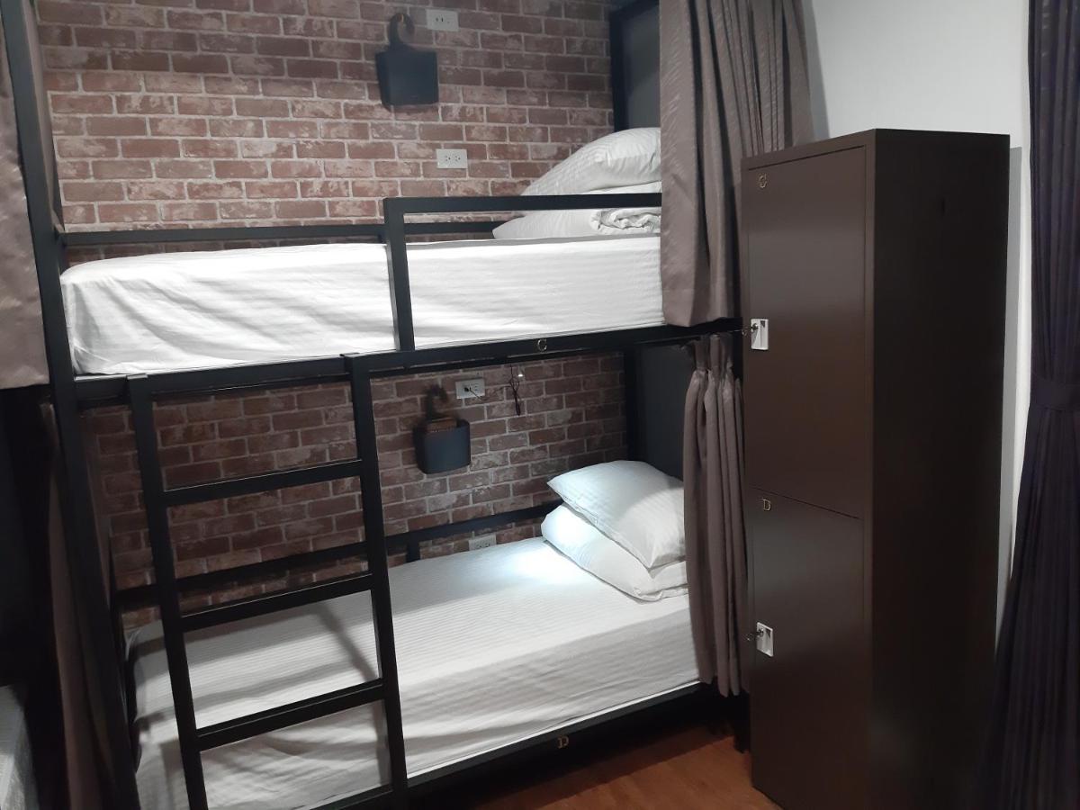 Quiet Hostel - Minquan Inn Tainan Buitenkant foto