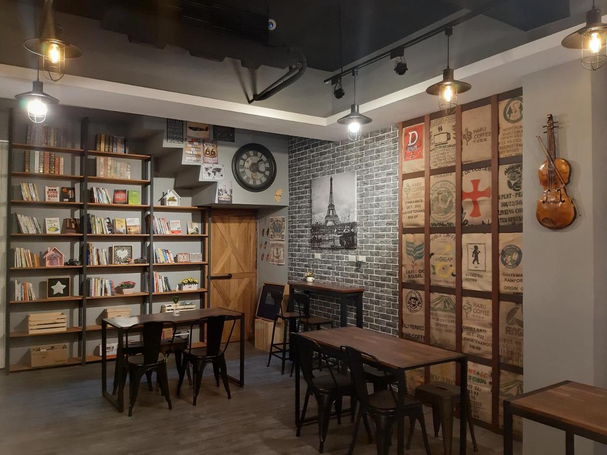 Quiet Hostel - Minquan Inn Tainan Buitenkant foto