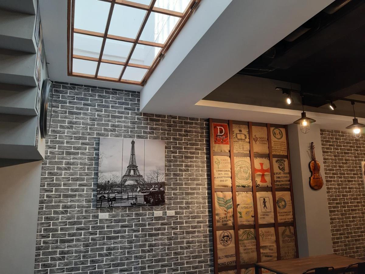 Quiet Hostel - Minquan Inn Tainan Buitenkant foto