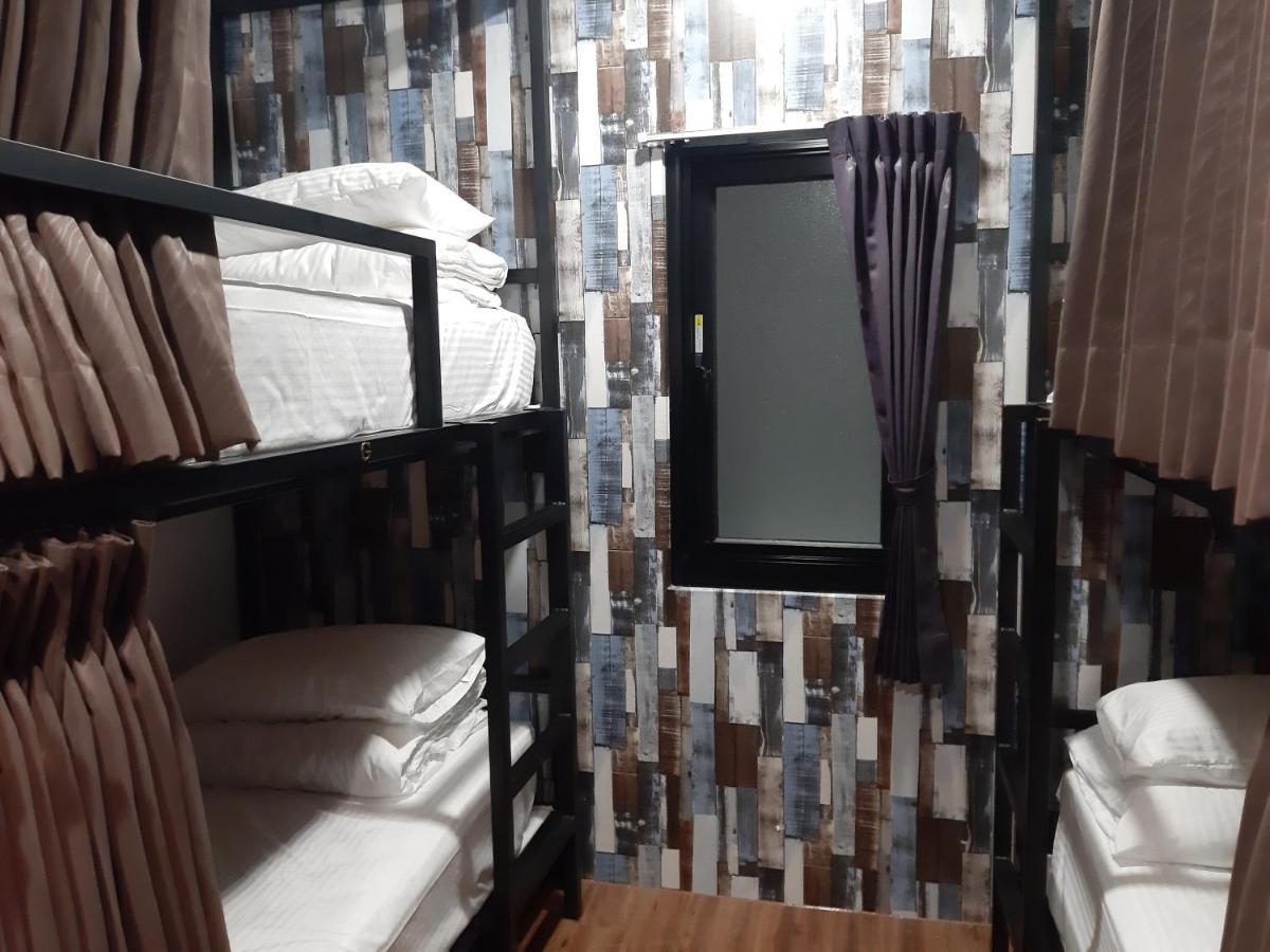 Quiet Hostel - Minquan Inn Tainan Buitenkant foto