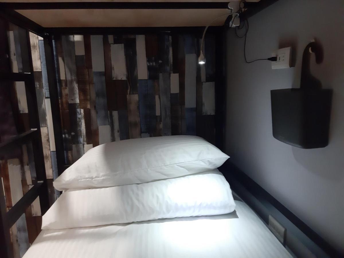 Quiet Hostel - Minquan Inn Tainan Buitenkant foto