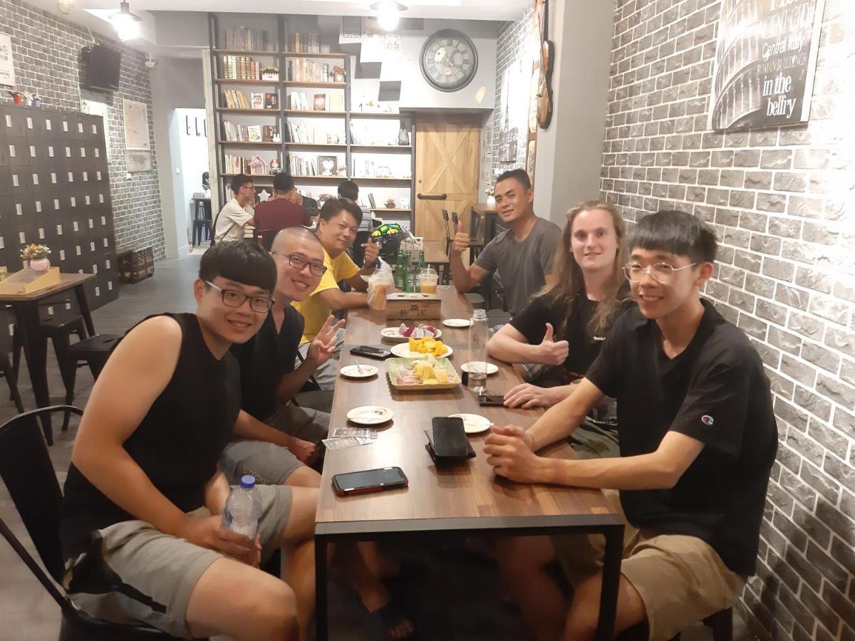 Quiet Hostel - Minquan Inn Tainan Buitenkant foto