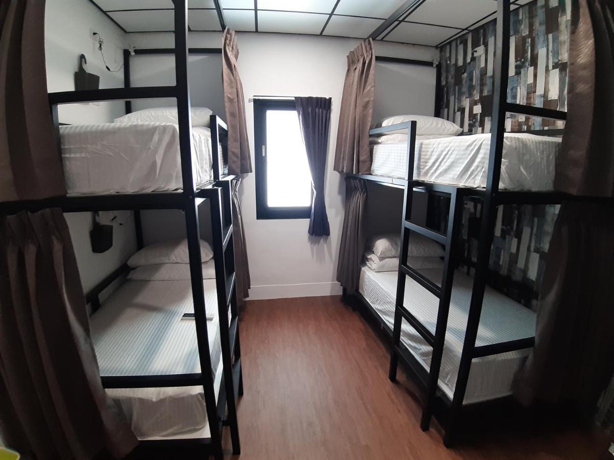 Quiet Hostel - Minquan Inn Tainan Buitenkant foto