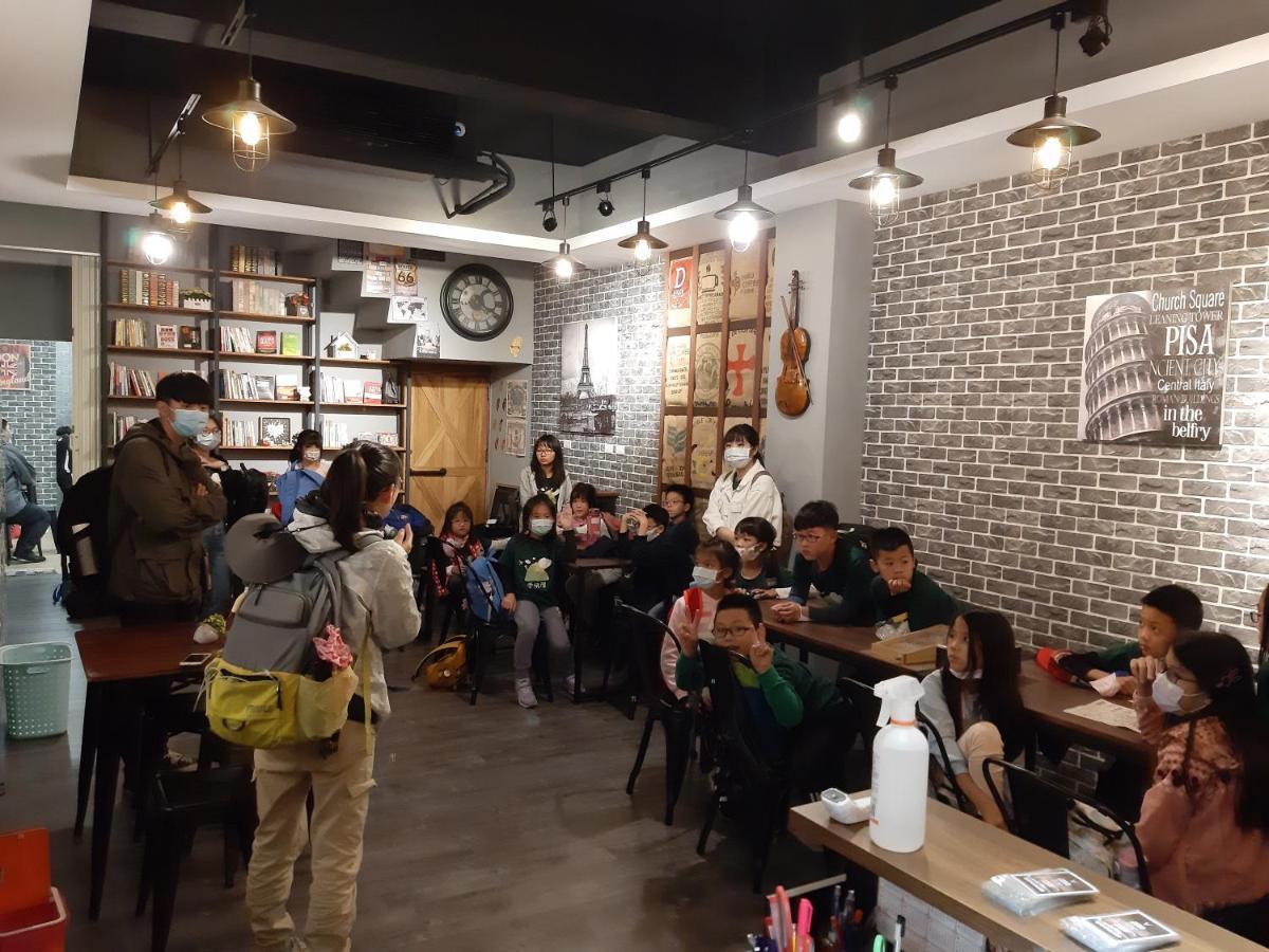 Quiet Hostel - Minquan Inn Tainan Buitenkant foto