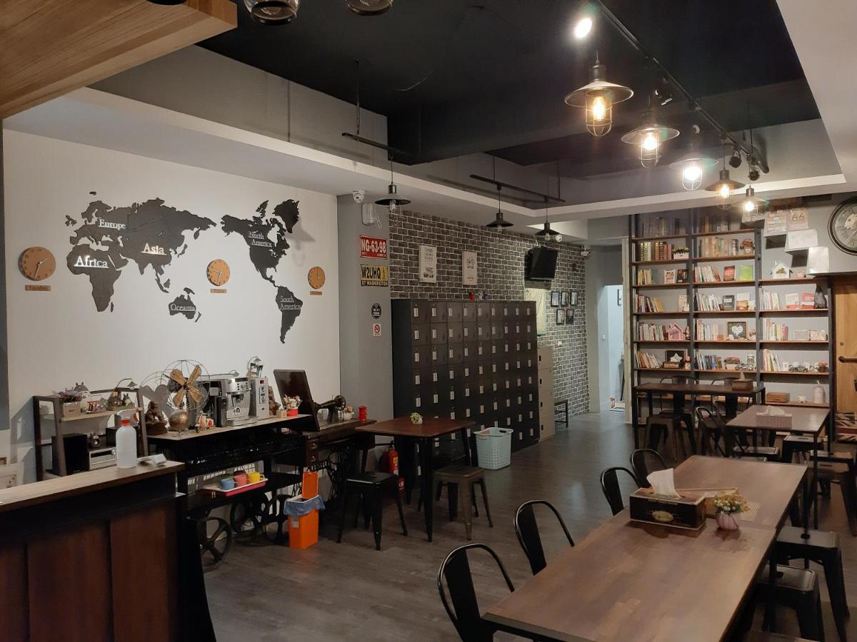 Quiet Hostel - Minquan Inn Tainan Buitenkant foto