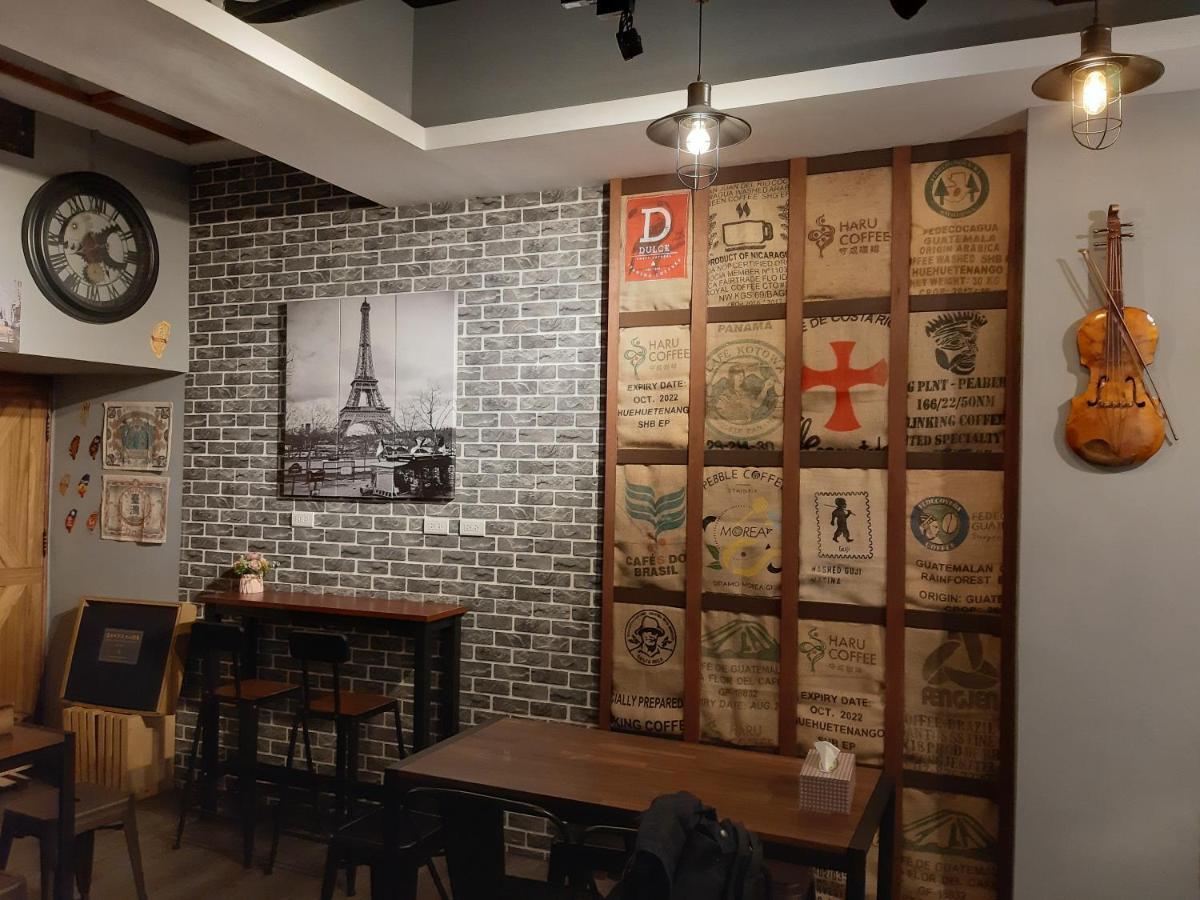 Quiet Hostel - Minquan Inn Tainan Buitenkant foto