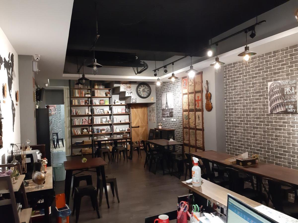 Quiet Hostel - Minquan Inn Tainan Buitenkant foto