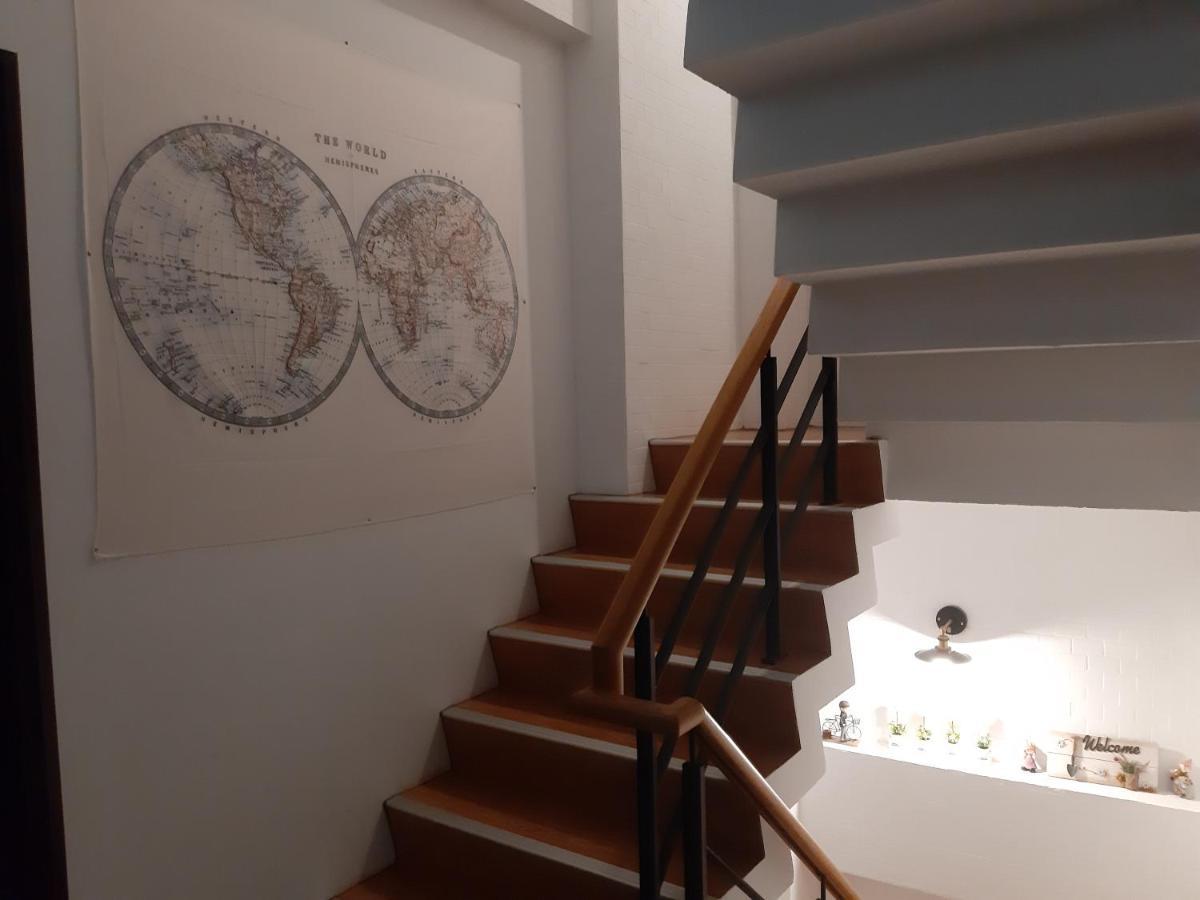 Quiet Hostel - Minquan Inn Tainan Buitenkant foto
