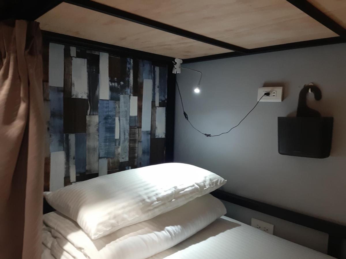 Quiet Hostel - Minquan Inn Tainan Buitenkant foto